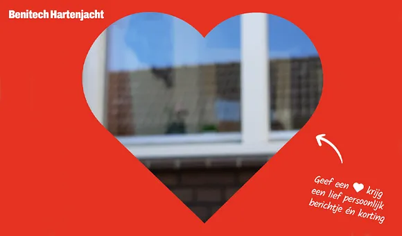 Benitech Kozijnen hartenjacht sfeerbeeld kunststof kozijn omkadert met rood hart Valentijnsdag met tekst: geef een hartje, krijg een lief persoonlijk berichtje én korting