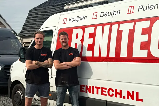 Monteurs Benitech Kozijnen voor Benitech bus