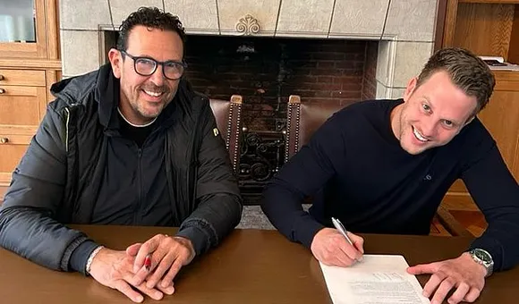 Benito Amato en Alwin Scholten tekenen bij notaris: Alwin is mede eigenaar
