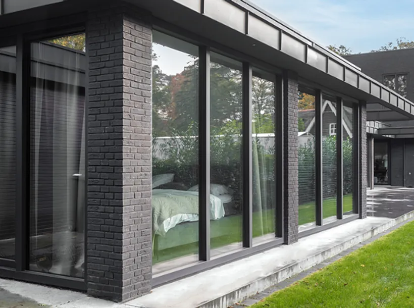 Woontrends 2024 kozijnen ramen en deuren: kleuren, duurzaamheid, huis en tuin samen