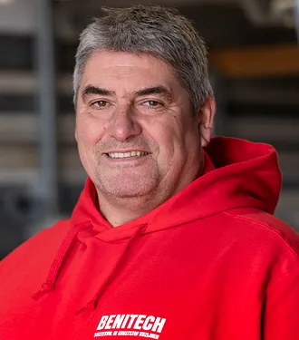 Portret Arno Beets Logistiek medewerker hal Benitech Kozijnen