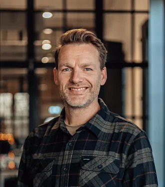 Portretfoto Jorrit Burger Verkoopadviseur Buitendienst Benitech Kozijnen