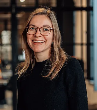 Portretfoto Marieke Peters Marketing Benitech Kozijnen