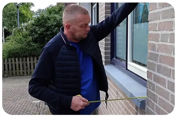 Inmeten kunststof kozijnen door Benitech