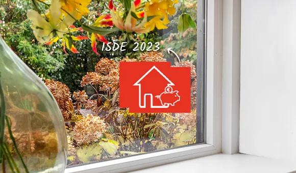 Kunststof kozijn met icon subsidie isolatie huis en tekst ISDE 2023