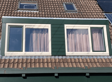 Kunststof dakkapel groen en wit