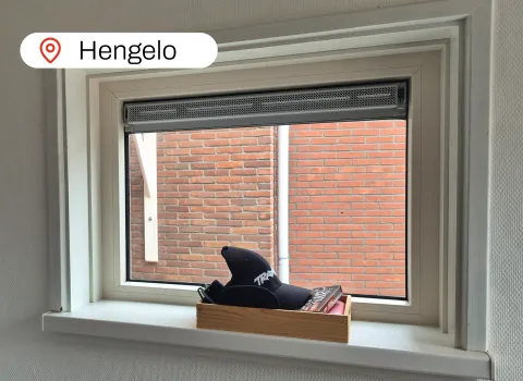 Kunststof kozijn met ventilatierooster binnen
