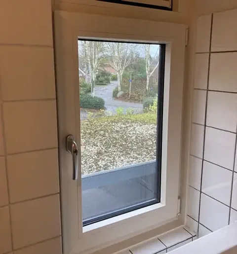 Kunststof badkamerkozijn binnen