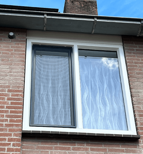 Kunststof kozijn eerste verdieping gevel woning