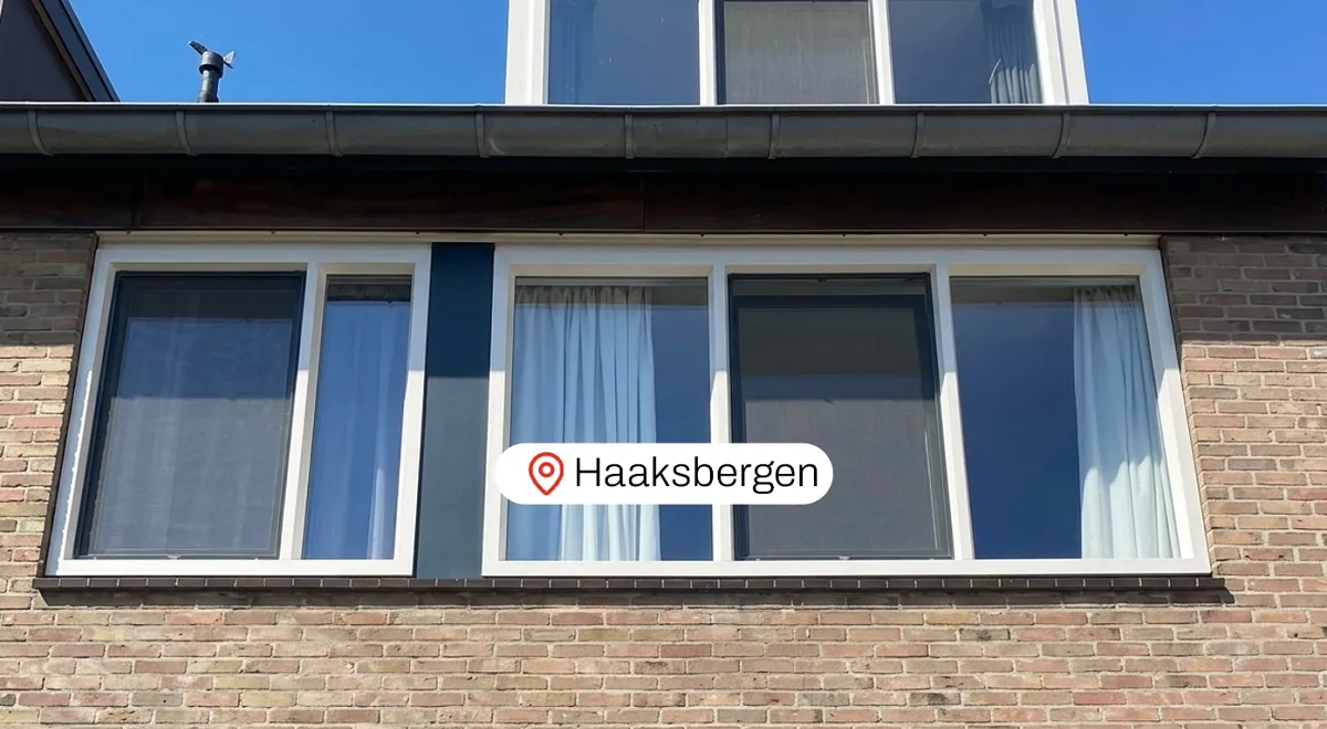 Witte kunststof kozijnen in boven gevel en kunststof dakkapel woning Haaksbergen