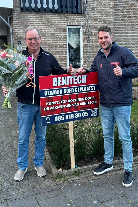 Directeur Benitech Kozijnen met tevreden klant uit Heerde voor woning