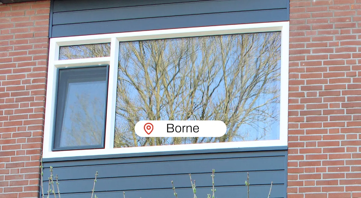Bovengevel woning met kunststof kozijn en kunststof gevelbekleding