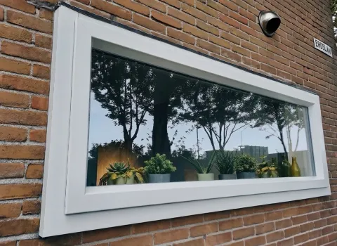 Horizontaal kunststof bloemkozijn wit