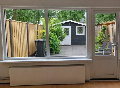 Kunststof kozijn met vast glas achtergevel woning binnen