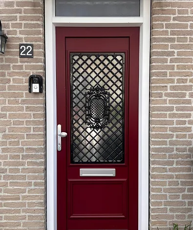 Kunststof voordeur wijnrood met brievenbus