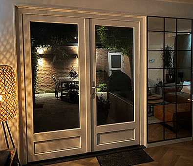 Kunststof openslaande deuren in moderne woning