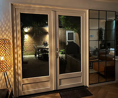 Kunststof openslaande deuren in moderne woning