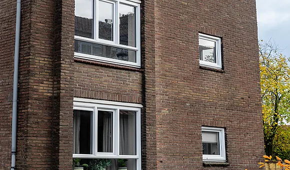 Gebouw met kunststof kozijnen - voordelen kunststof kozijnen