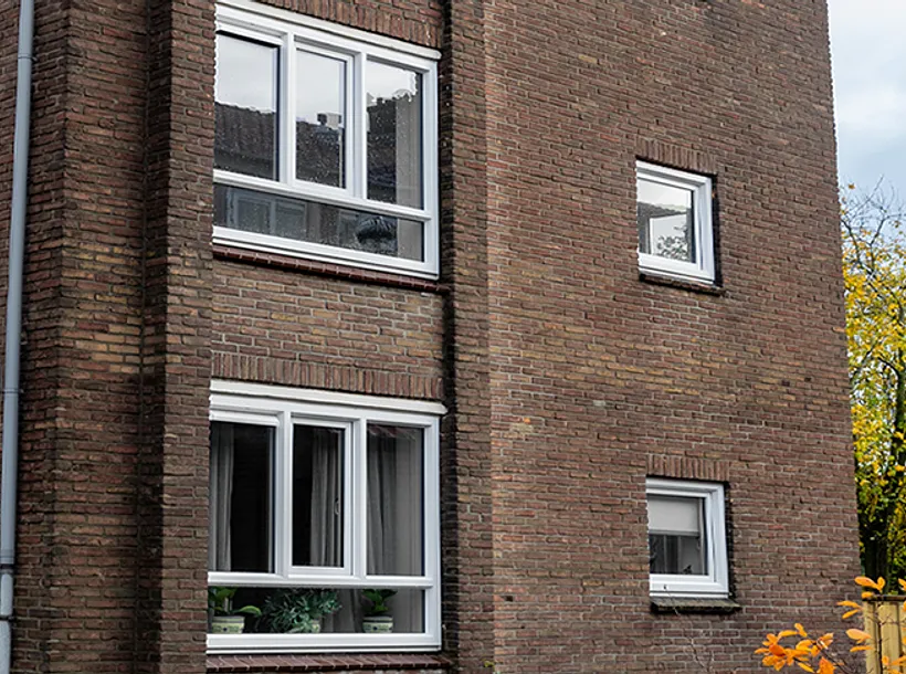 Gebouw met kunststof kozijnen - voordelen kunststof kozijnen