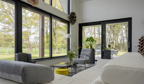 Woonkamer binnen met Veka kunststof kozijnen